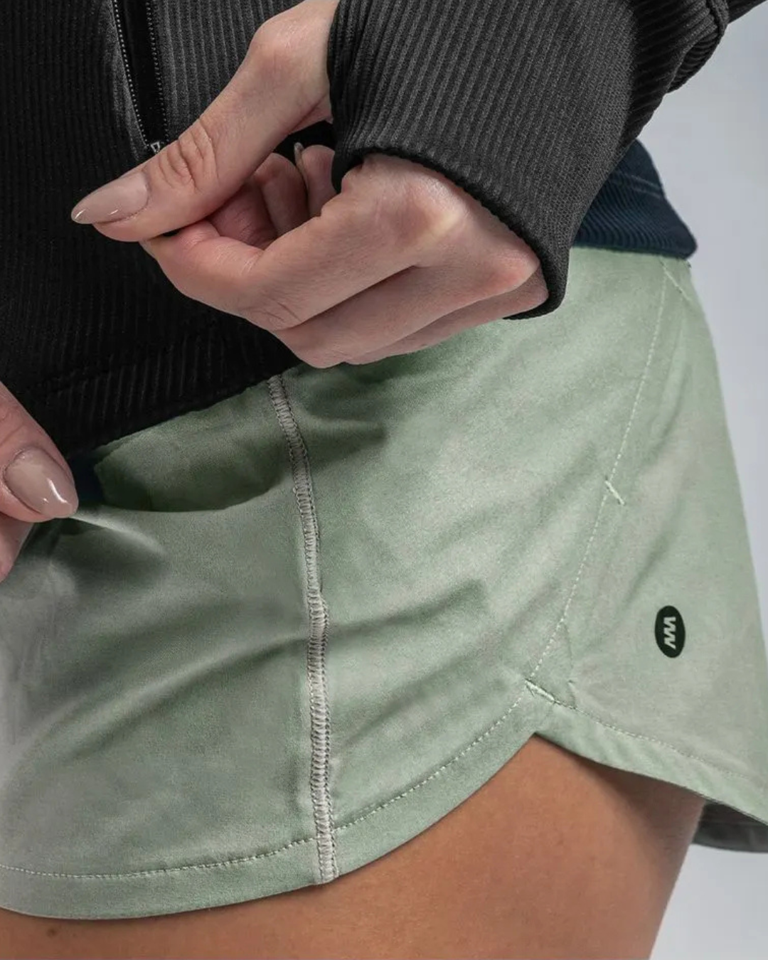 PANTALONETA RUNNING SUAREZ SPEED SAGE VERDE DAMA