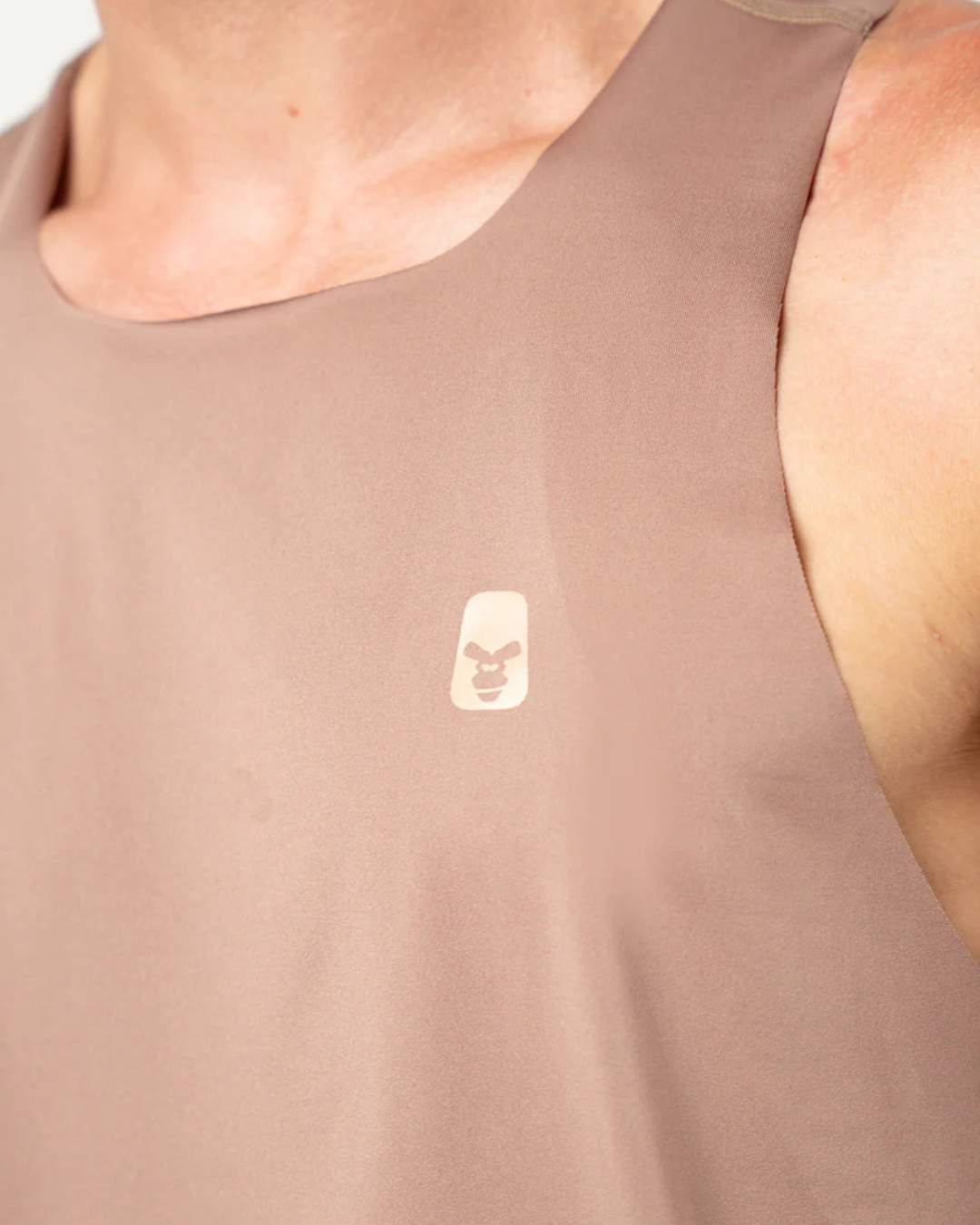 CAMISETA RUNNING NO RULES MANGA SISA LASER PULSE MOCCA HOMBRE